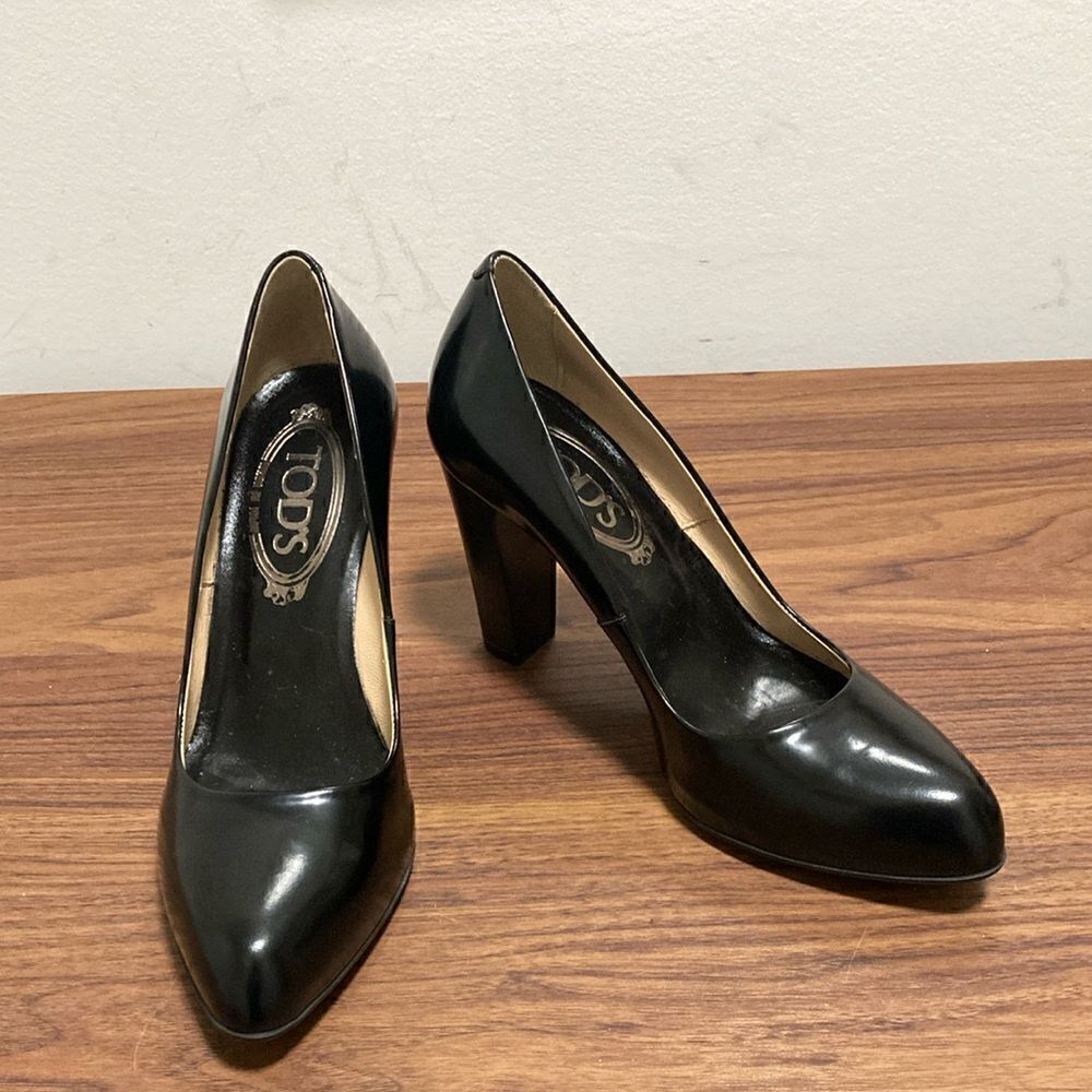 Tod’s Woman’s Pumps in Black Shiny Leather with Thick High Heel. IT 35.5/5 US.